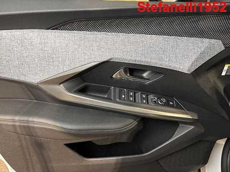 Nuova Peugeot 3008 GTi 136 CV (100 kW) 2025 Bianco SUV