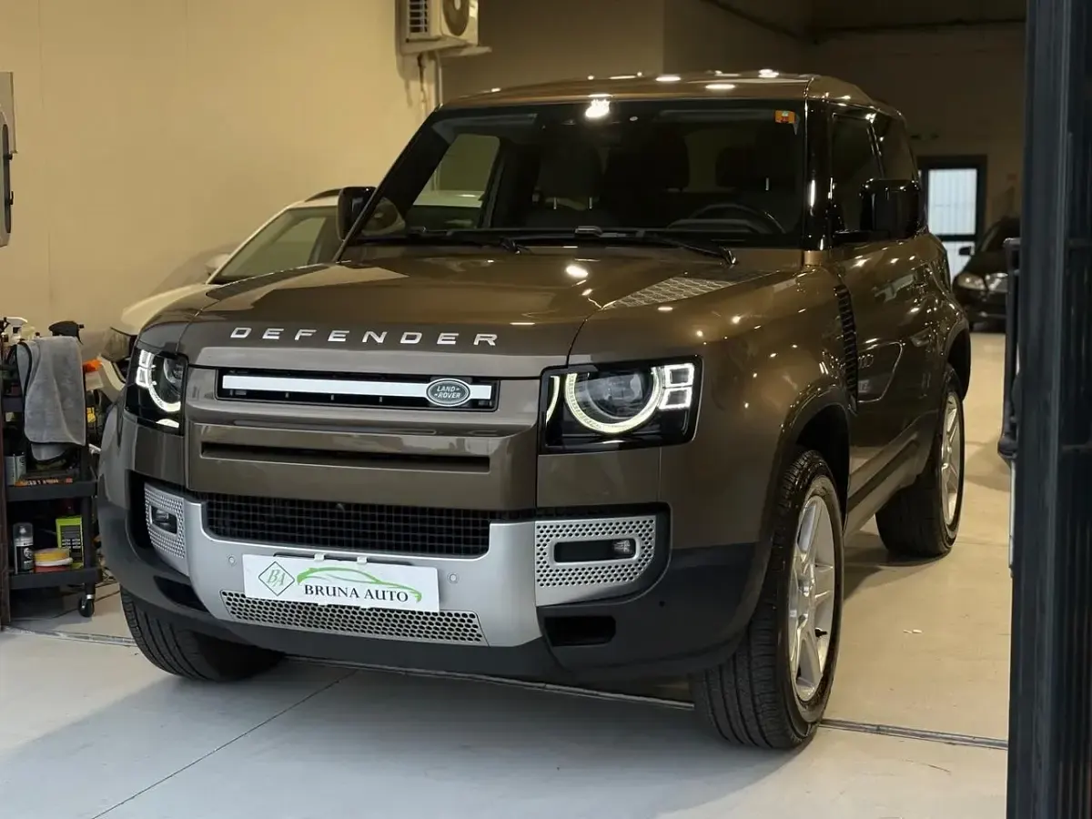Usata Land Rover Defender SE Dynamic 199 CV (146 kW) 2022 Marrone SUV