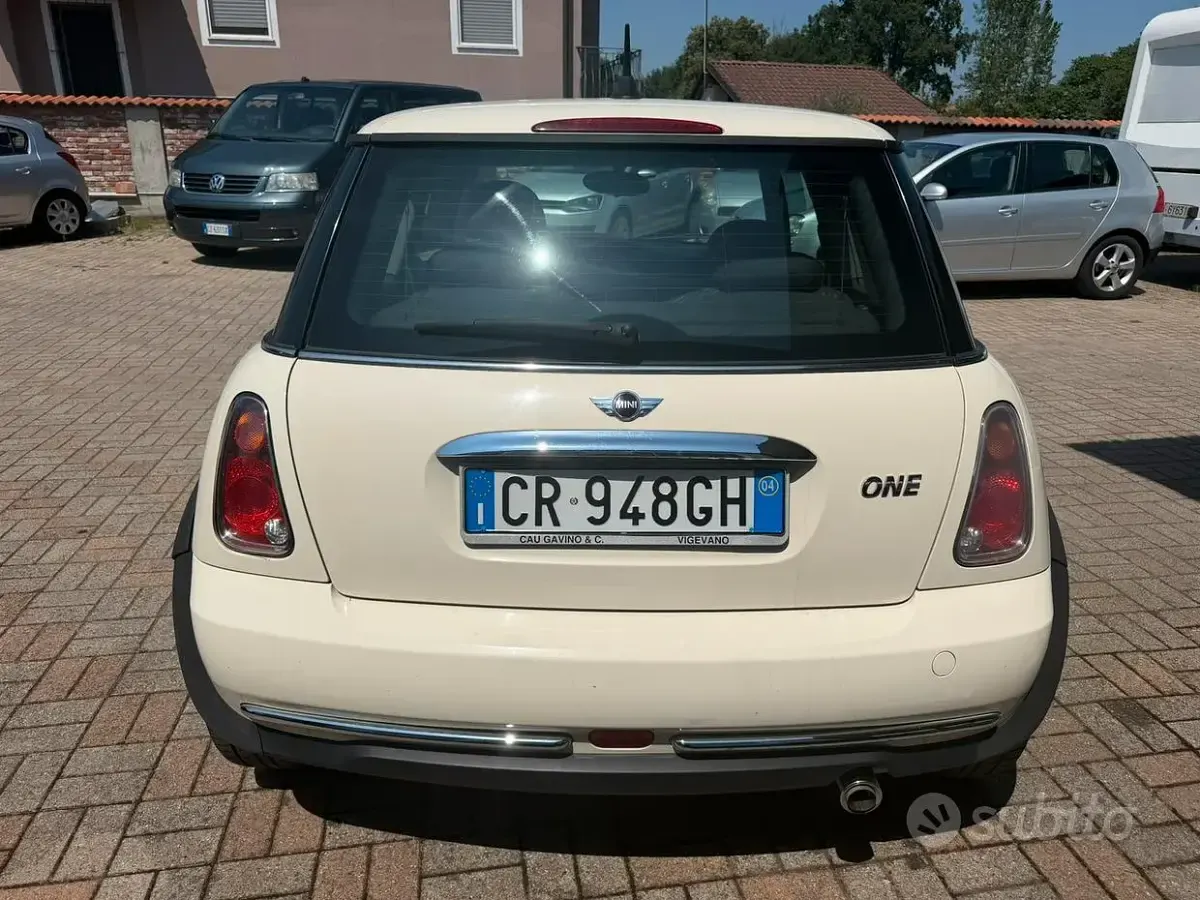 Usata Mini Cooper 90 CV (66 kW) 2004 Bianco Utilitaria