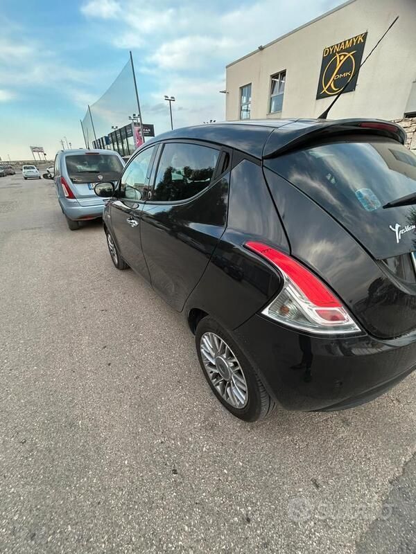 Usata Lancia Ypsilon 80 CV (58 kW) 2012 Nero Utilitaria