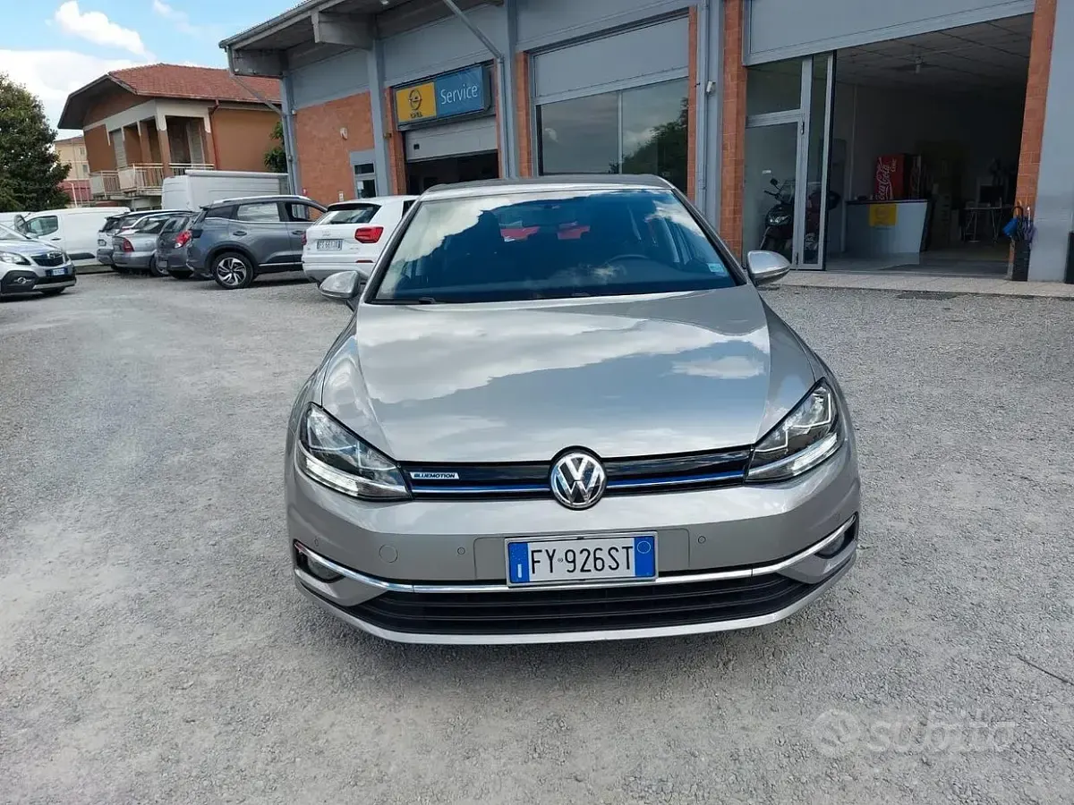 Usata VW Golf VIII Executive 130 CV (95 kW) 2020 Grigio Berlina