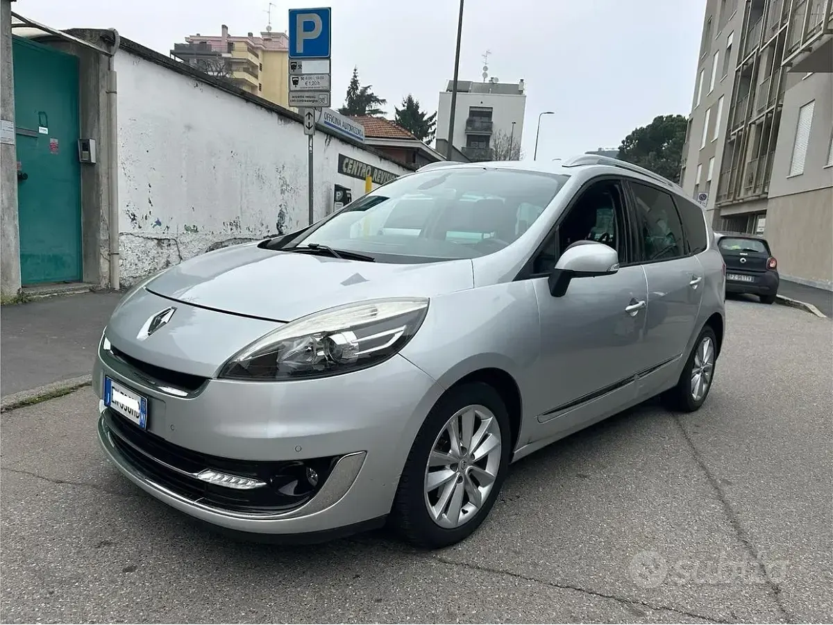 Usata Renault Scénic III Bose Edition 131 CV (96 kW) 2012 Grigio Monovolume