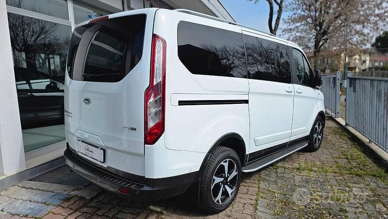 Usata Ford Tourneo Premium 185 CV (136 kW) 2021 Bianco Monovolume