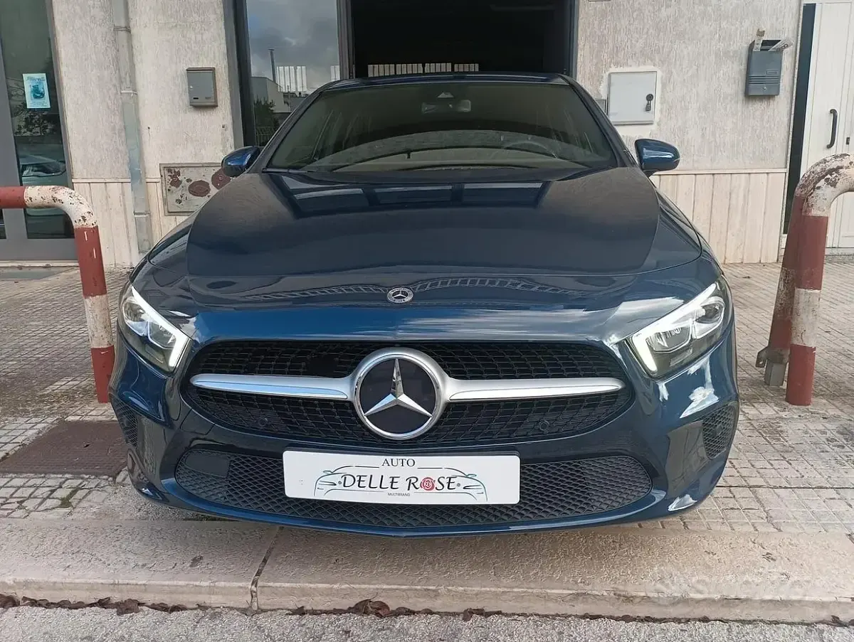 Usata Mercedes A180 Business 116 CV (85 kW) 2021 Blu Berlina