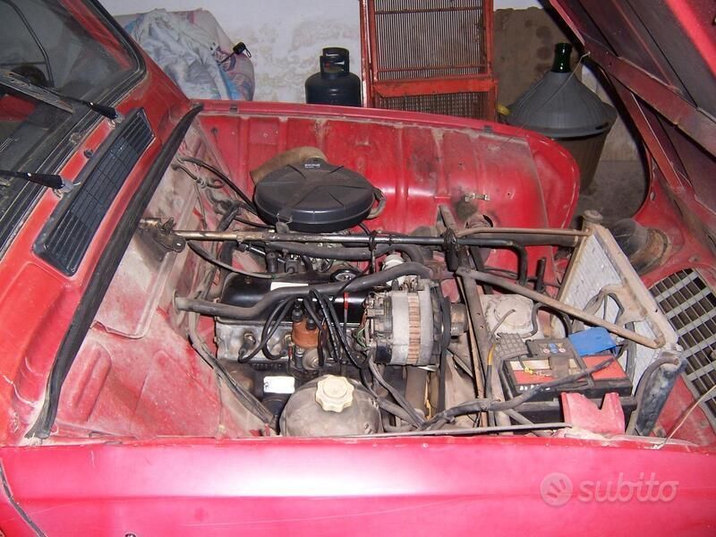 Usata Renault R4 33 CV (24 kW) 1989 Rosso Utilitaria