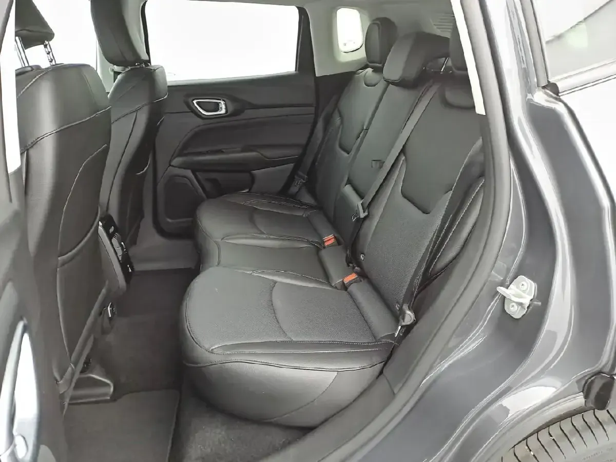 Usata Jeep Compass 156 kW (213 CV) 2025 Grigio SUV