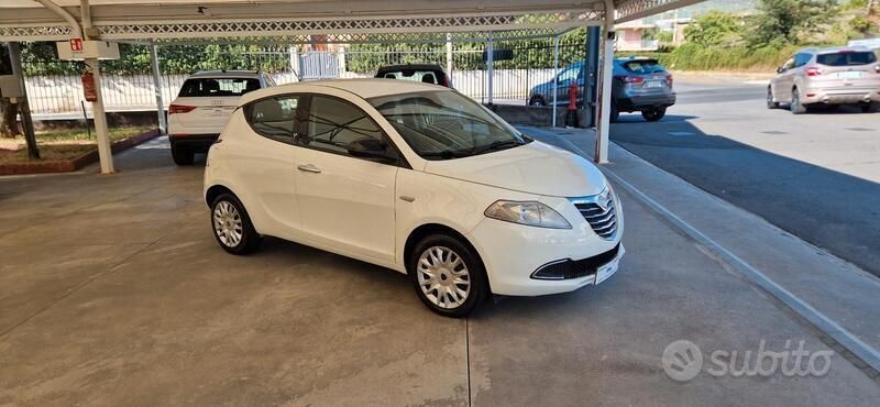 Usata Lancia Ypsilon 95 CV (69 kW) 2012 Bianco Utilitaria