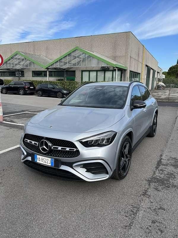 Nuova Mercedes GLA200 Business 150 CV (110 kW) 2025 Argento SUV