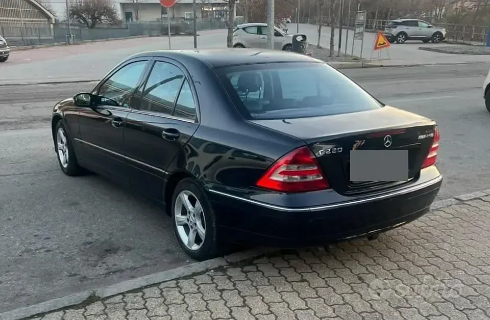 Usata Mercedes C220 Avantgarde 150 CV (110 kW) 2005 Nero Berlina