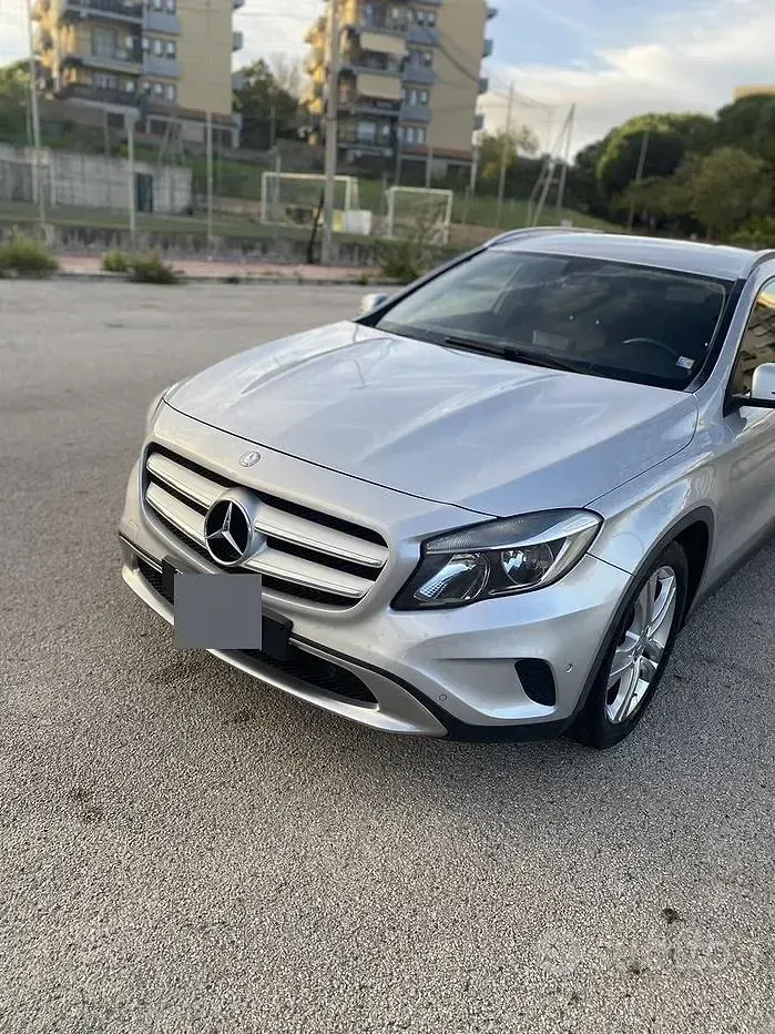Usata Mercedes GLA200 136 CV (100 kW) 2016 Grigio SUV