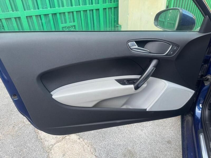 Usata Audi A1 Attraction 105 CV (77 kW) 2011 Blu Utilitaria