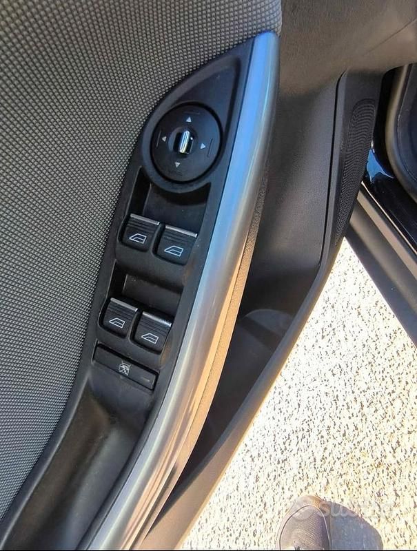 Begagnad Ford Focus 116 HK (85 kW) 2012 Vit Kombi