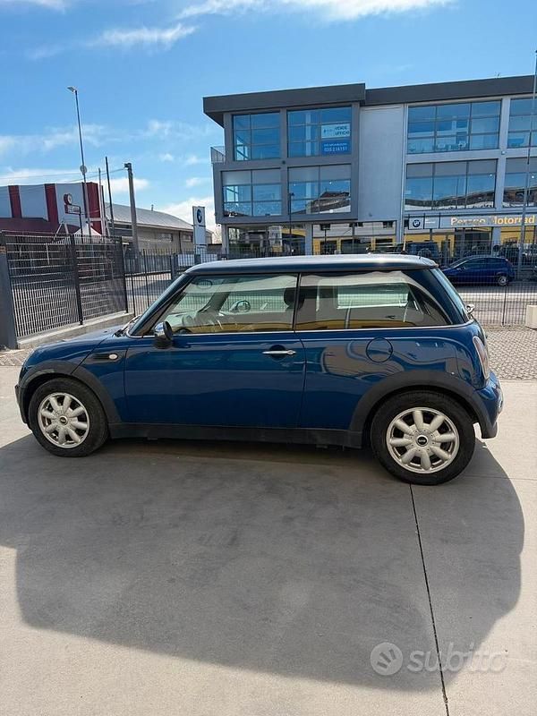 Begagnad Mini ONE 116 HK (85 kW) 2003 Blå Halvkombi