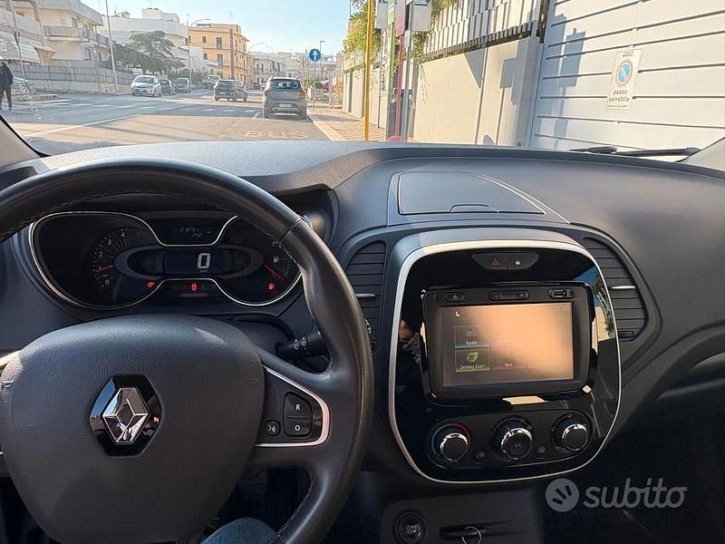 Usata Renault Captur 90 CV (66 kW) 2018 Grigio SUV