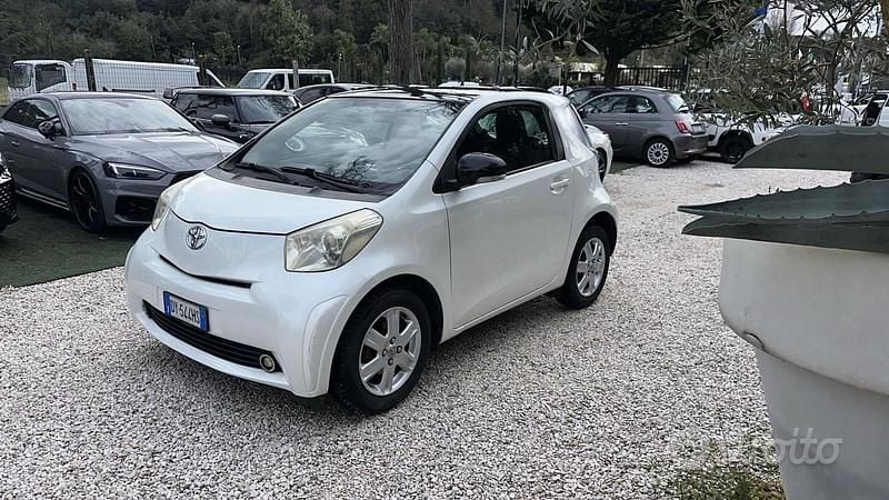 Usata Toyota iQ Sol 68 CV (50 kW) 2009 Bianco Utilitaria