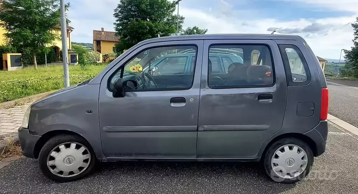Usata Opel Agila 60 CV (44 kW) 2005 Grigio Monovolume