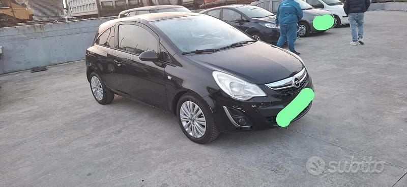 Usata Opel Corsa 85 CV (62 kW) 2012 Nero Utilitaria