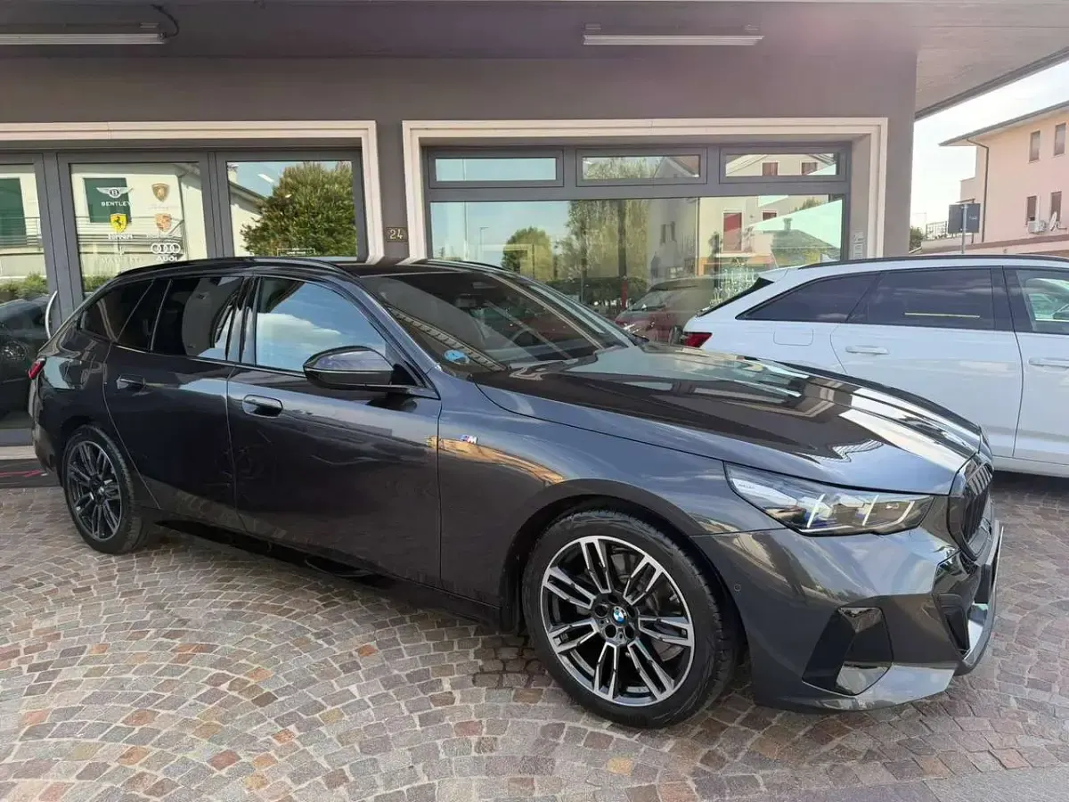 Usata BMW 520 M Sport 197 CV (144 kW) 2025 Grigio Station wagon