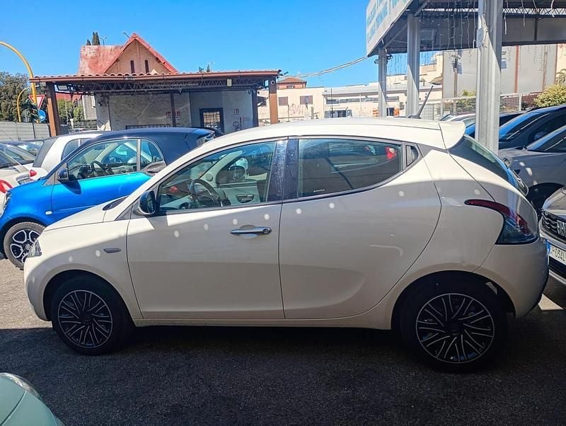 Usata Lancia Ypsilon S 69 CV (50 kW) 2023 Bianco Utilitaria