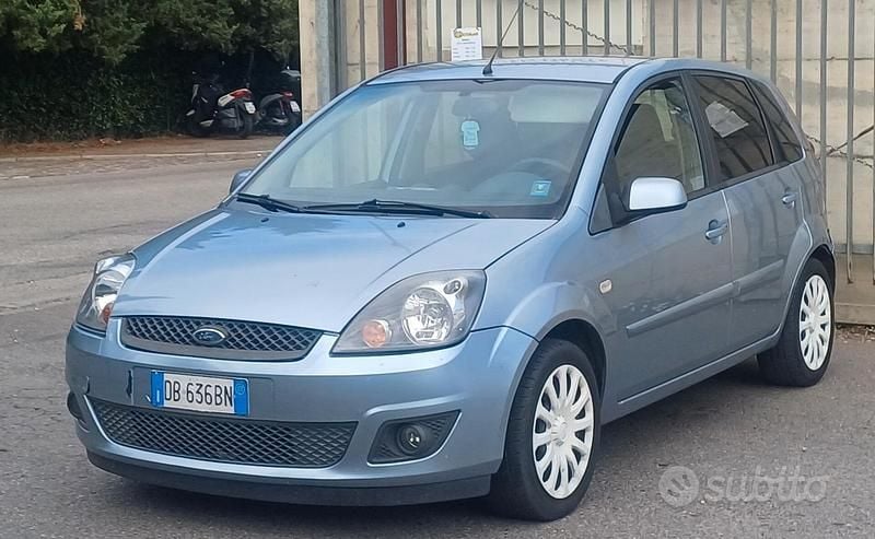 Usata Ford Fiesta 68 CV (50 kW) 2007 Blu Utilitaria