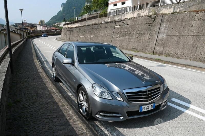 Usata Mercedes E250 204 CV (150 kW) 2012 Grigio Berlina