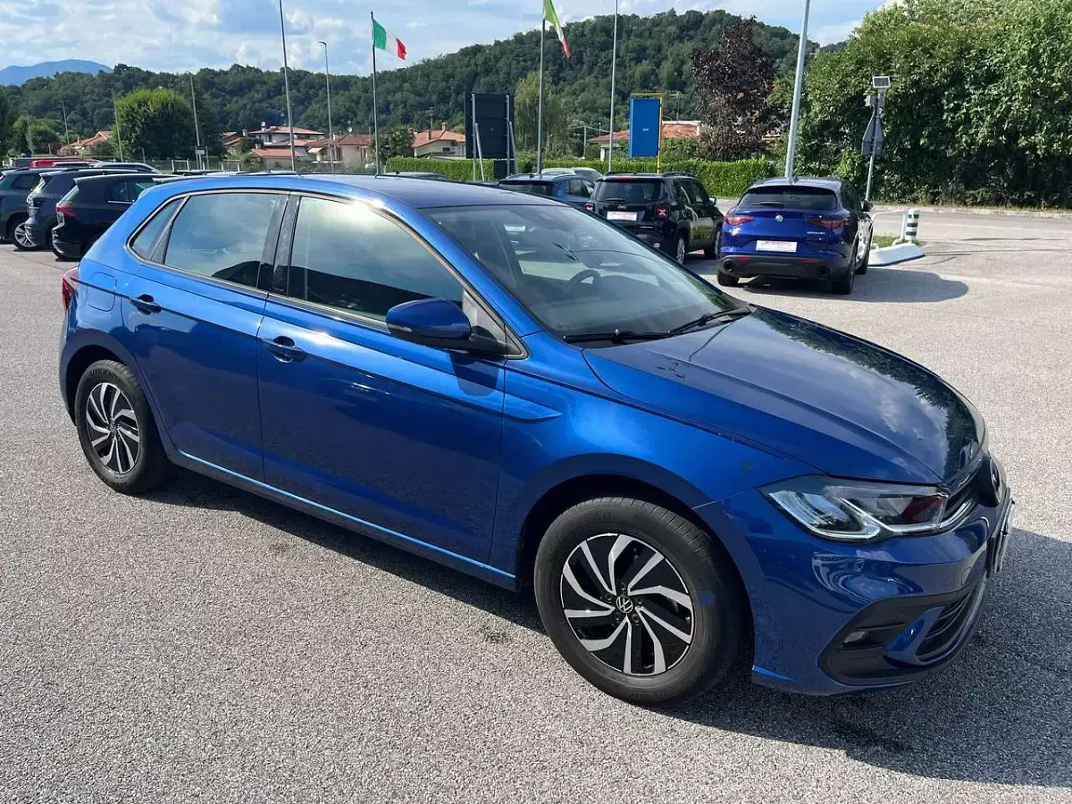 Usata VW Polo Life 95 CV (69 kW) 2023 Blu/azzurro Utilitaria