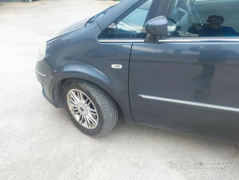 Usata Lancia Musa 90 CV (66 kW) 2008 Blu Monovolume