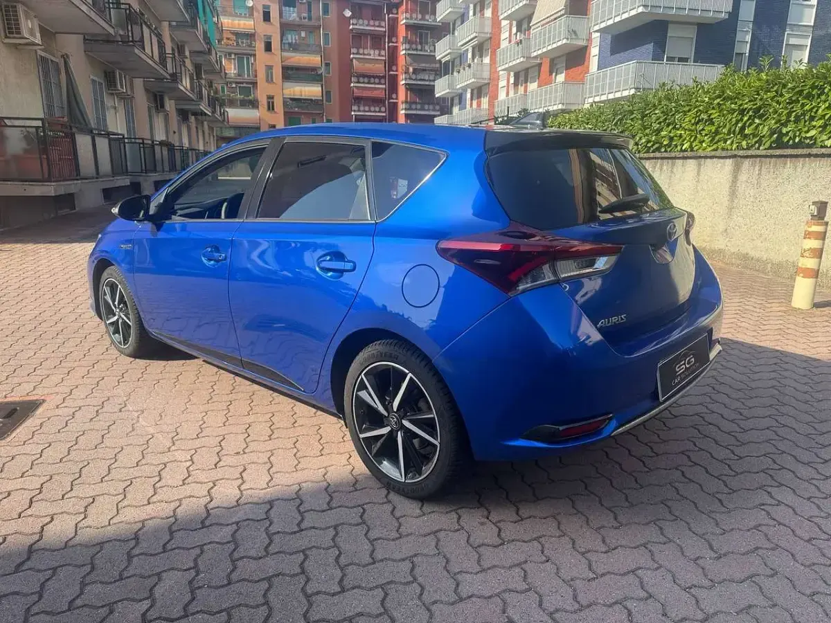 Usata Toyota Auris Hybrid Edition 99 CV (72 kW) 2018 Blu/azzurro Berlina