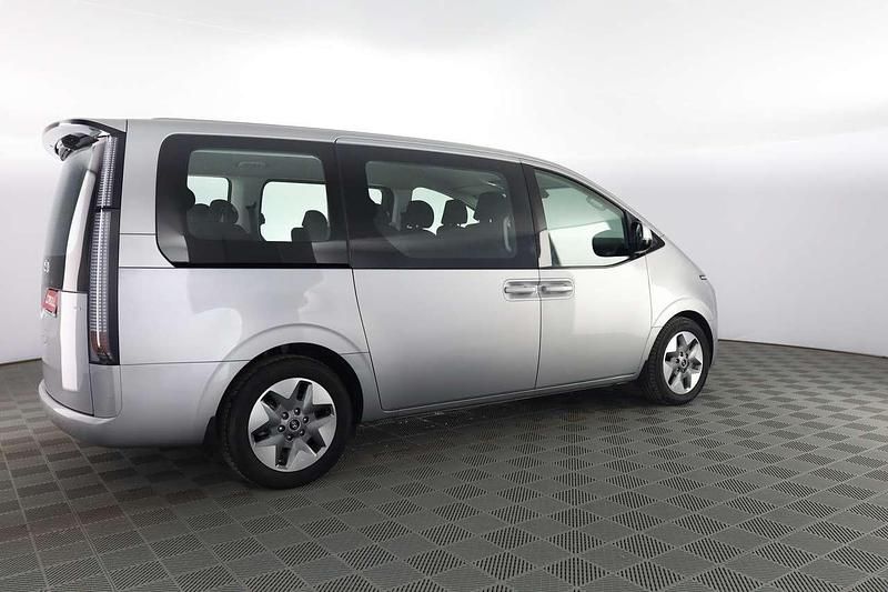 Usata Hyundai Staria 177 CV (130 kW) 2023 Shimmering silver Monovolume