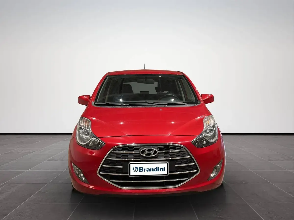Usata Hyundai ix20 90 CV (66 kW) 2018 Red met. Utilitaria