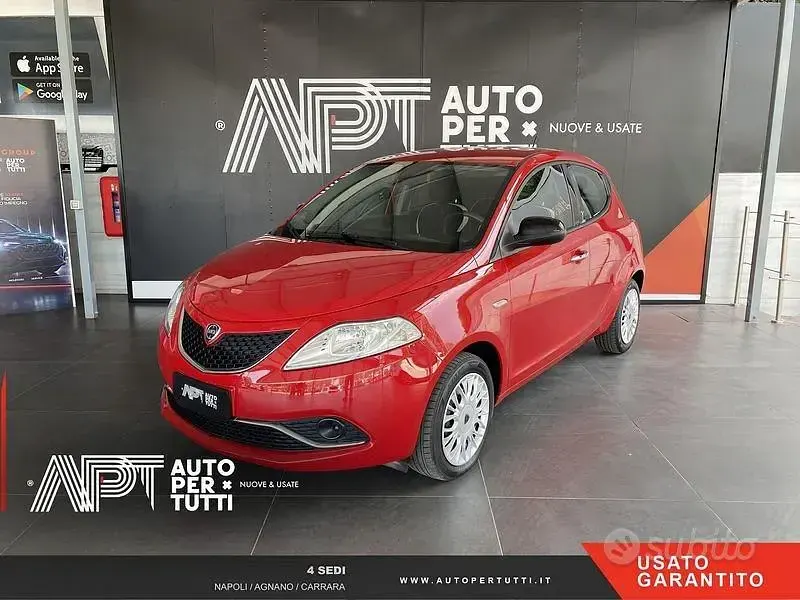Usata Lancia Ypsilon Gold 69 CV (50 kW) 2017 Utilitaria