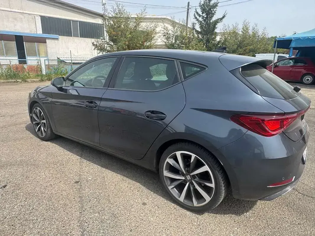 Usata Seat Leon Black Edition 150 CV (110 kW) 2021 Berlina