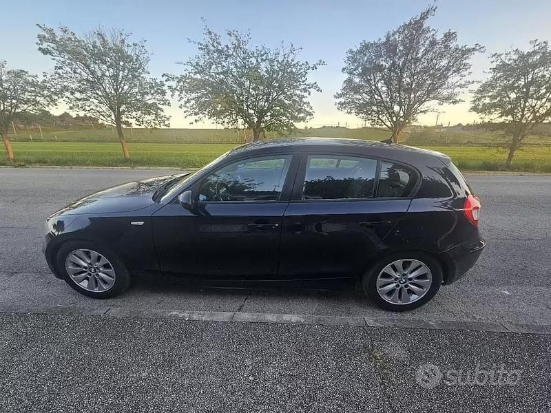 Usata BMW 118 Efficient Dynamics 122 CV (89 kW) 2006 Blu Utilitaria