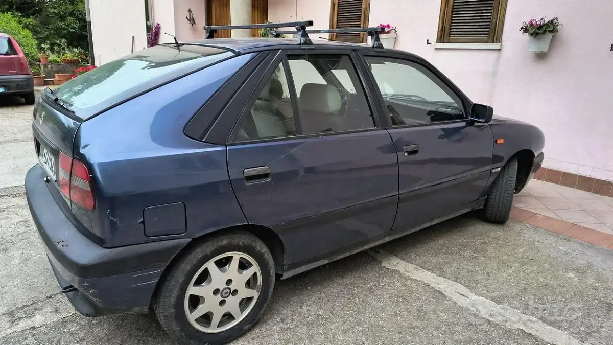 Usata Lancia Delta 105 CV (77 kW) 1994 Blu Utilitaria
