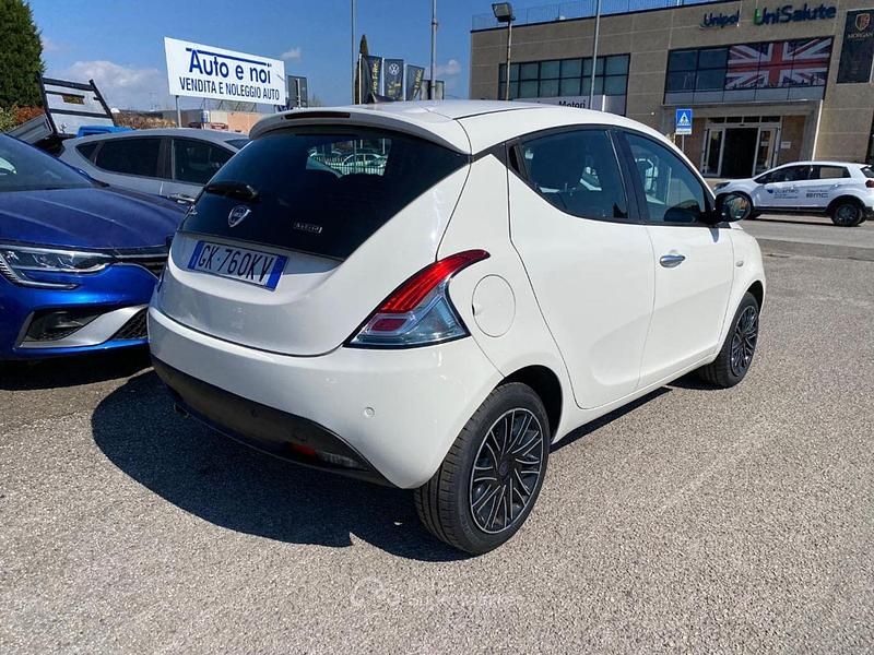 Usata Lancia Ypsilon S 69 CV (50 kW) 2022 Bianco Utilitaria