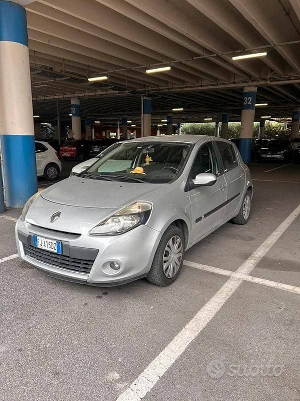 Usata Renault Clio II 75 CV (55 kW) 2011 Grigio Utilitaria