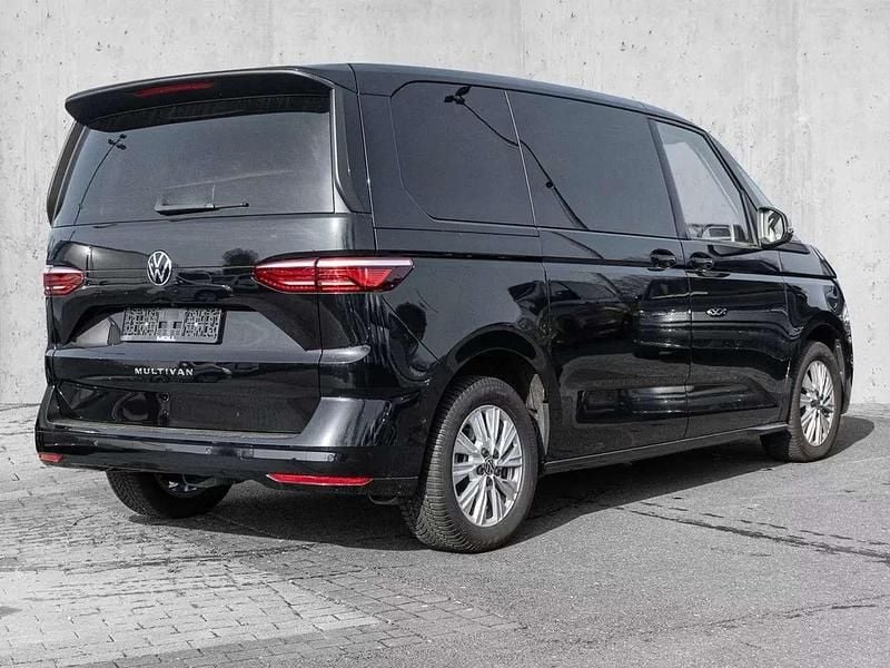 Usata VW Multivan Life 150 CV (110 kW) 2025 Nero profondo perla met. Furgone
