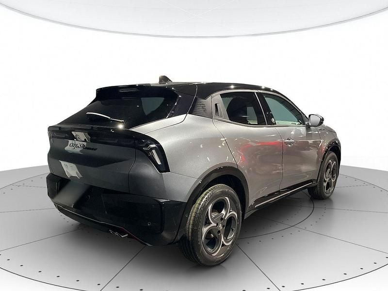 Nuova Alfa Romeo Junior 145 CV (106 kW) 2025 Grigio arese con tetto nero SUV