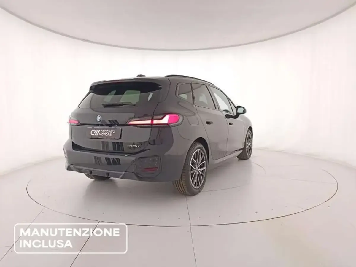 Usata BMW 218 Active Tourer M Sport 150 CV (110 kW) 2025 Black sapphire metallizzato Monovolume