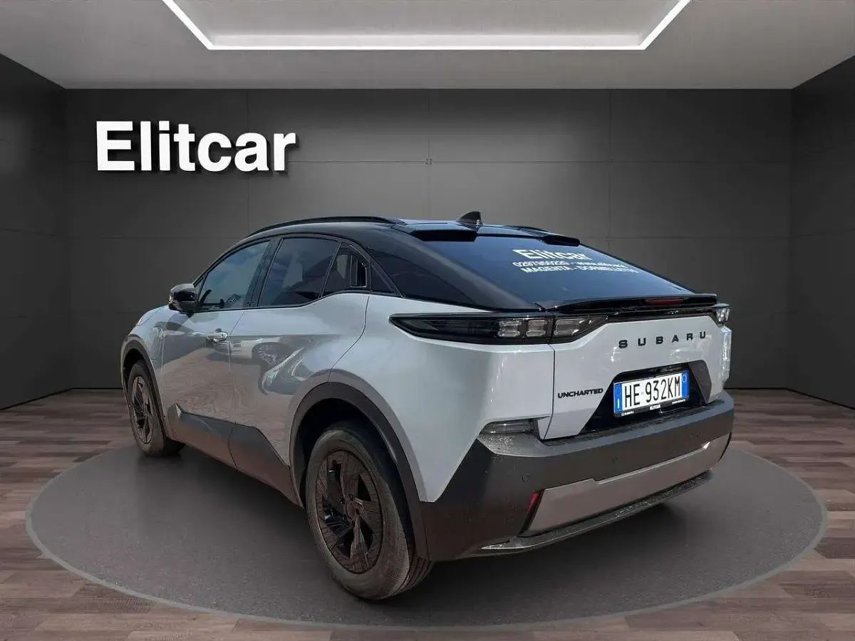 Nuova Subaru Uncharted 164 kW (224 CV) 2026 Cement gray / attitude black SUV