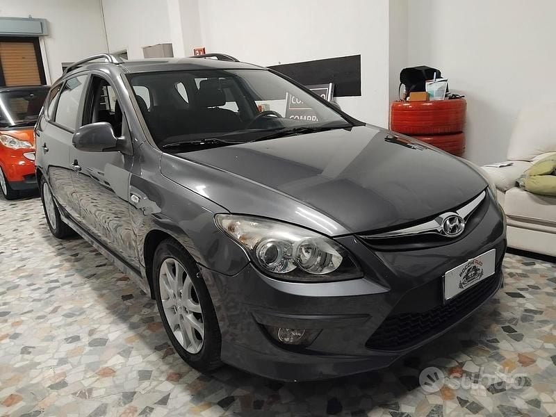 Usata Hyundai i30 Comfort 115 CV (84 kW) 2011 Grigio Station wagon