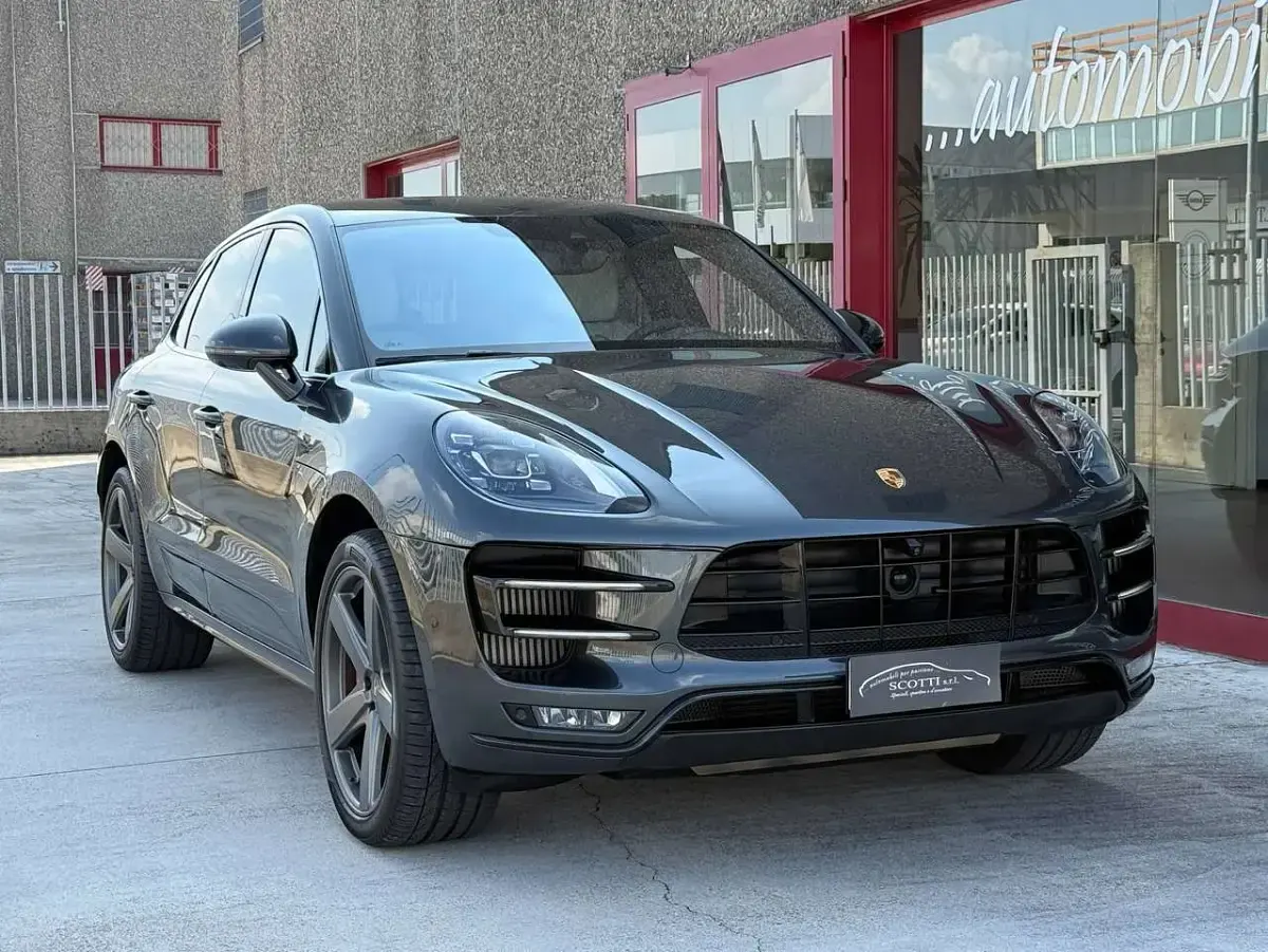 Usata Porsche Macan Performance Package 441 CV (324 kW) 2017 Grigio vulcano met. SUV