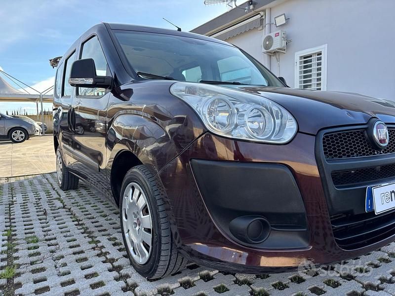 Usata Fiat Doblò 120 CV (88 kW) 2013 Viola Monovolume