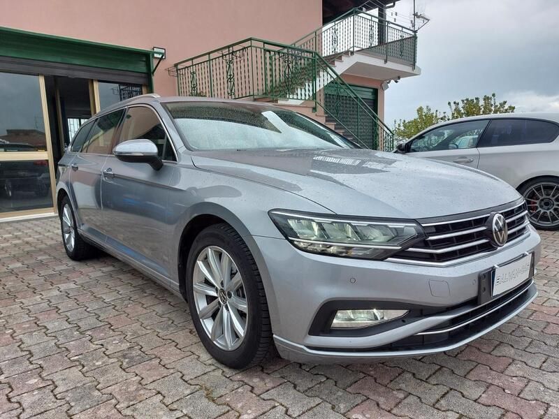 Begagnad VW Passat Executive 150 HK (110 kW) 2021 Silver Kombi
