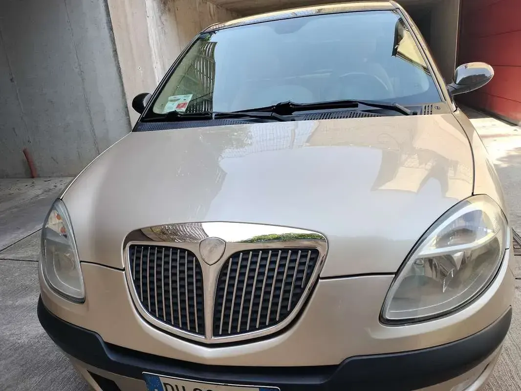 Usata Lancia Ypsilon 76 CV (55 kW) 2009 Utilitaria