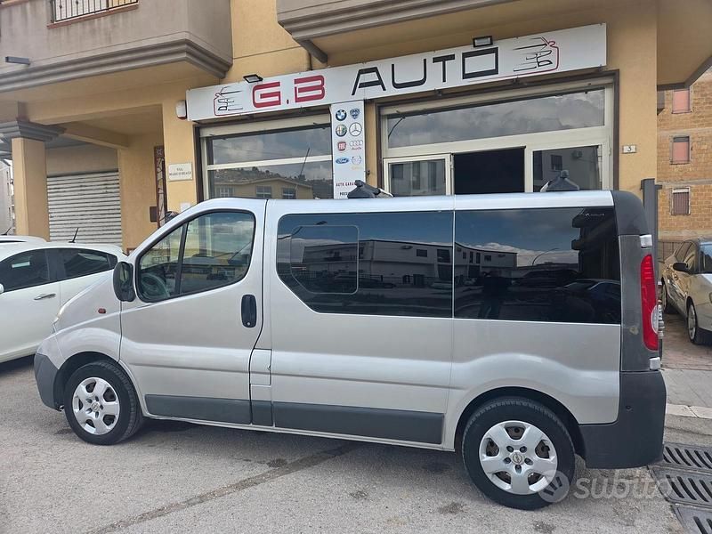 Usata Opel Vivaro 115 CV (84 kW) 2008 Grigio Monovolume