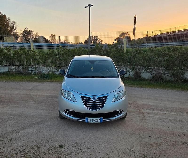 Usata Lancia Ypsilon S 95 CV (69 kW) 2014 Argento Utilitaria