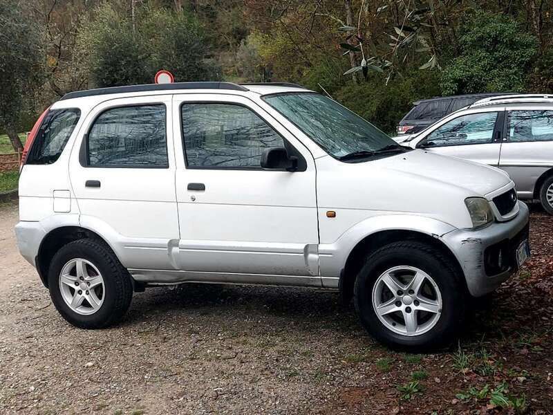 Usata Daihatsu Terios 86 CV (63 kW) 2002 Bianco SUV