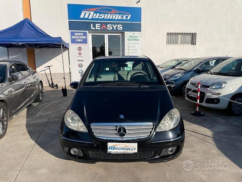 Nero Usata 2007 Mercedes A180 Avantgarde Tre volumi | 2790 € (Ottimo prezzo) - Immagine 1/4