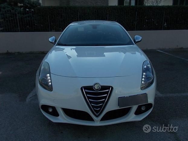 Usata Alfa Romeo Giulietta Distinctive 120 CV (88 kW) 2011 Bianco Utilitaria